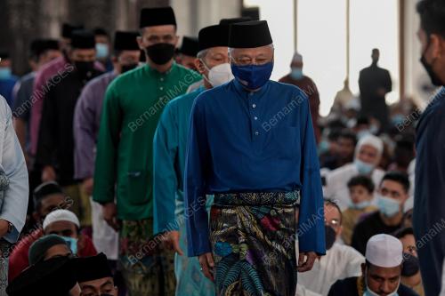DATUK SERI ISMAIL SABRI YAAKOB