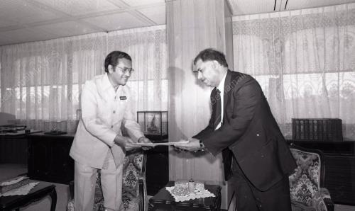 DR. MAHATHIR MOHAMAD