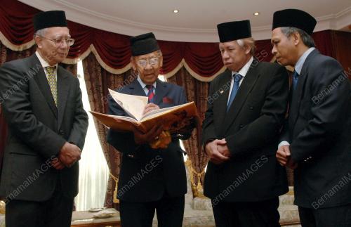 TUANKU ABDUL HALIM MU'ADZAM SHAH