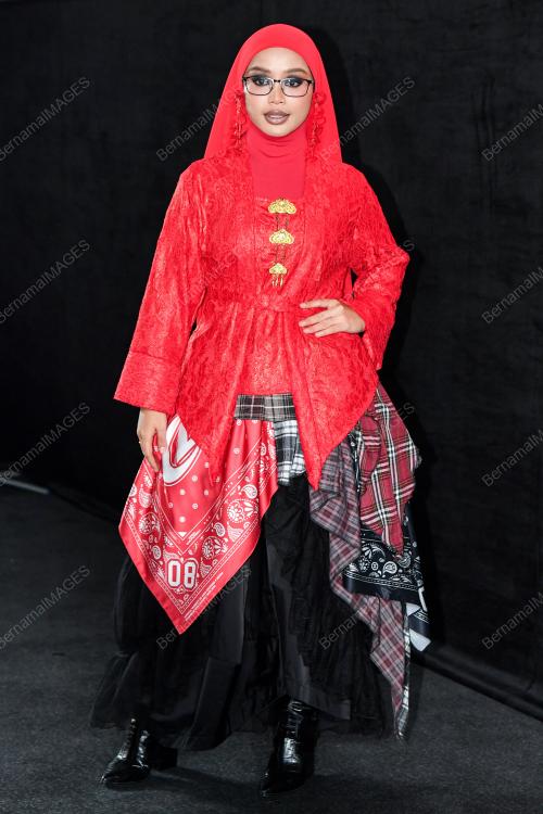 BUNGA ISME