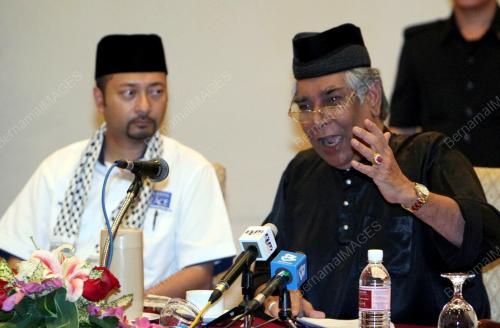 MUKHRIZ TUN MAHATHIR