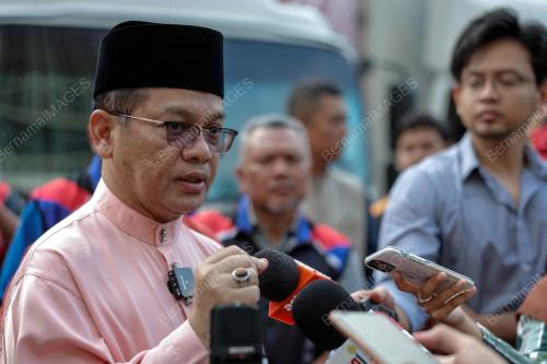 DATUK DR MOHD NA'IM MOKHTAR