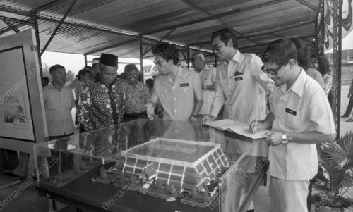 KL04_10032015_PASAR_MODEN