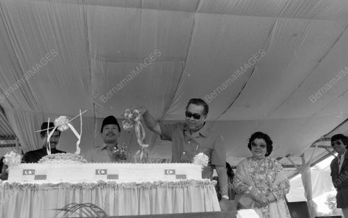 KL04_10032015_PESTA