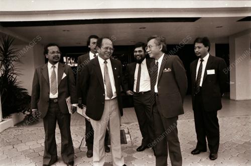 TUN DAIM ZAINUDDIN