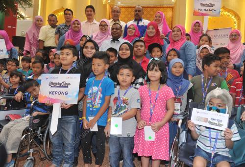 KL04_11062016_SHOPPING_RAYA