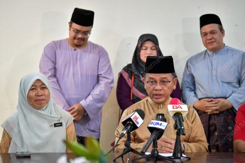 DATUK DR MOHD NA'IM MOKHTAR