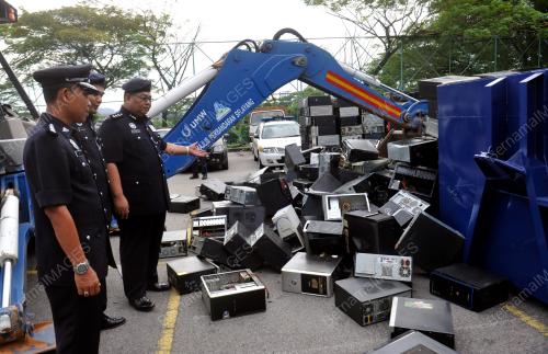 KL04_11102016_POLIS_LUPUS