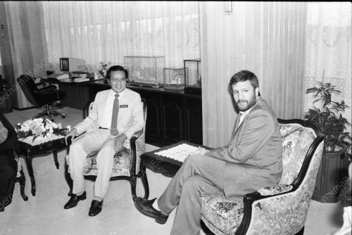 MENTERI