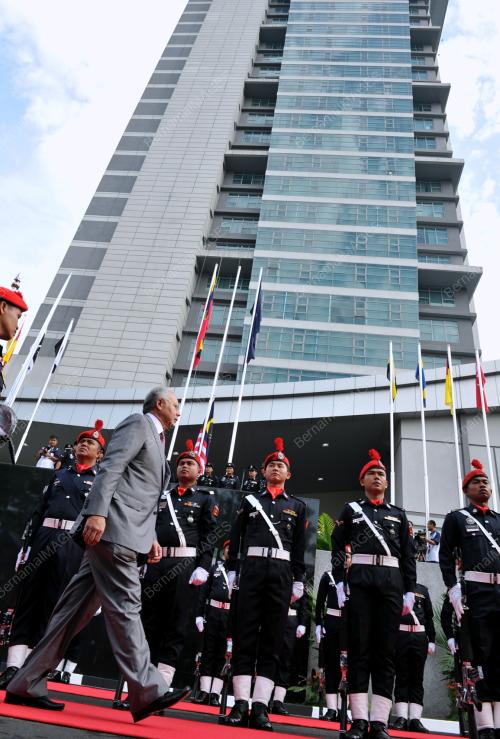 KL04_12042012_POLIS