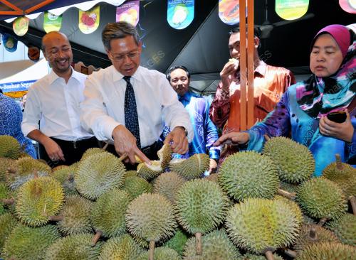 KL04_12072012_MITI_DURIAN
