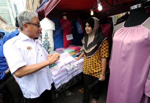 KL04_12072014_WALKABOUT
