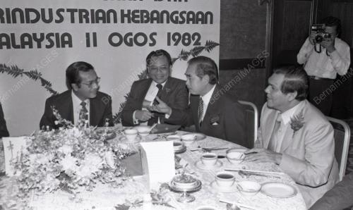 DR. MAHATHIR MOHAMAD