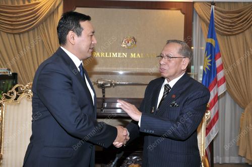 KL04_12122013_KUNJUNGAN