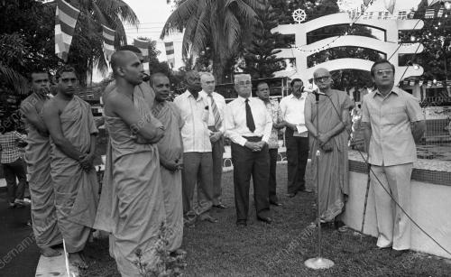 KL04_13012015_HARI_WESAK