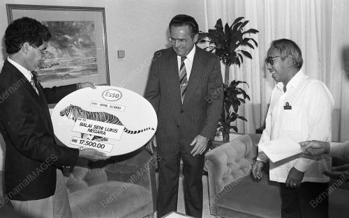 KL04_13041990_CEK_ESSO
