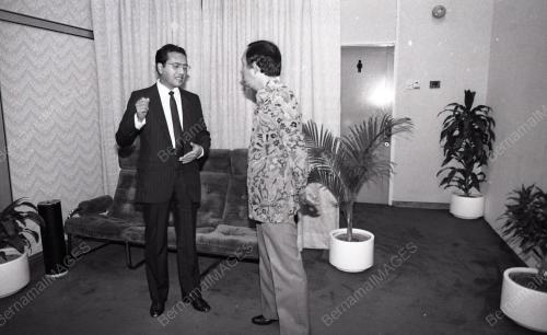 DR. MAHATHIR MOHAMAD