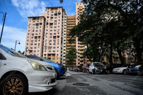 LAMBAKAN KERETA DI PPR