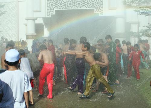 BERKHATAN BERAMAI_RAMAI