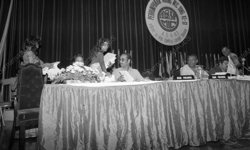KL04_14012015_SIDANG_AGONG_MIC