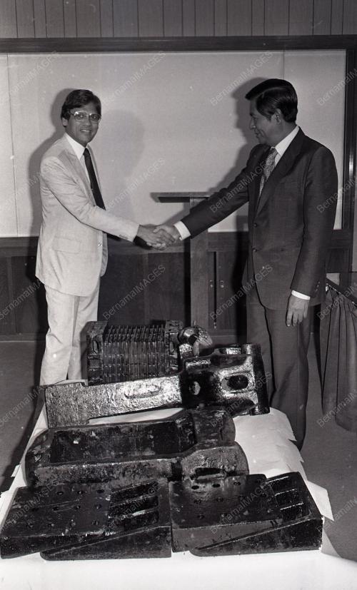 PENYAMPAIAN KNUCKLE COUPLER