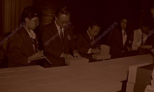 KL04_150390_BALLOTING