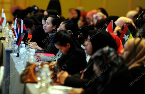 KL04_15112016_ASEAN_PINK