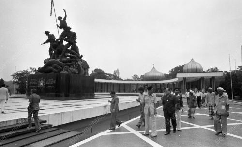 KL04_16012015_LAWAT_TUGU