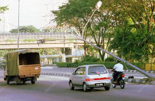 KL04_16022016_TIANG_LAMPU