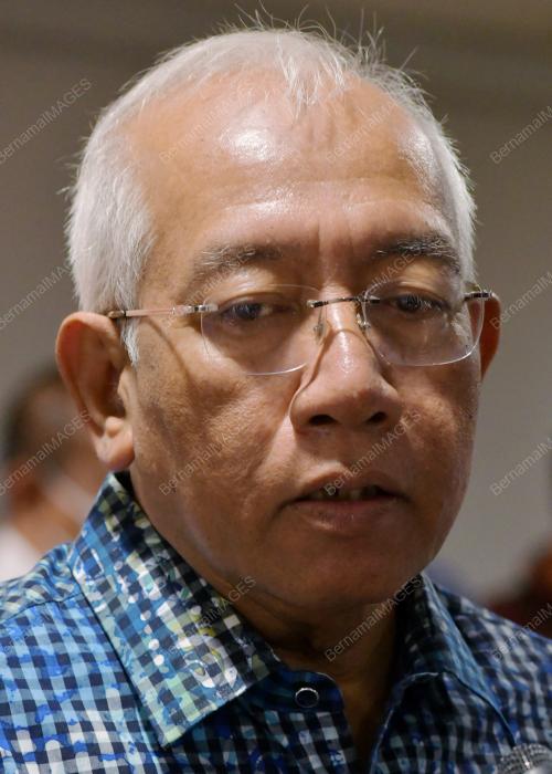 DATUK SERI MAHDZIR KHALID