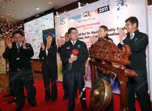 DATUK SERI MAXIMUS JOHNITY ONGKILI