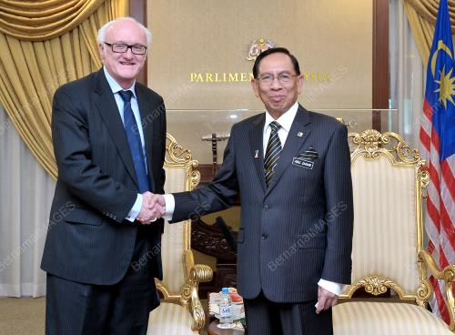 KL04_16102012_KUNJUNGAN