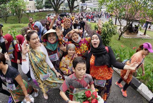 KL04_16102016_BATIK_FUNWALK