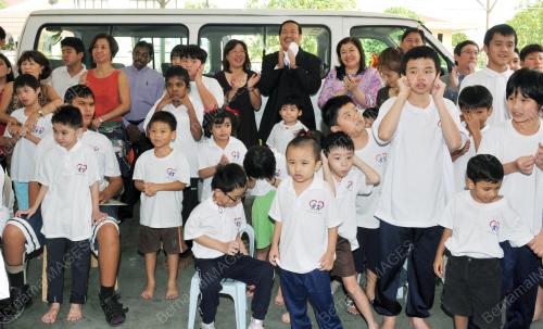 KL04_17042012_ROTARY_CLUB_VAN