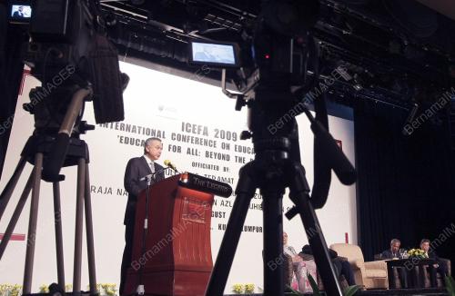 RAJA DR NAZRIN SHAH