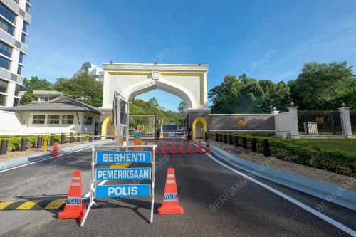 KL04_17082021_PINTU_ISTANA