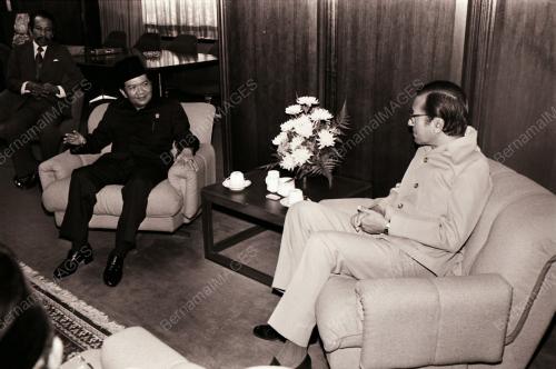 DATUK SERI DR. MAHATHIR BIN MOHAMAD