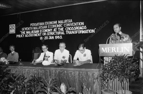 PERSIDANGAN