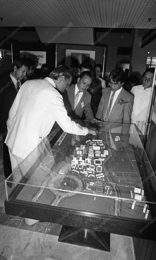 KL04_18022015_RASMI_PAMERAN