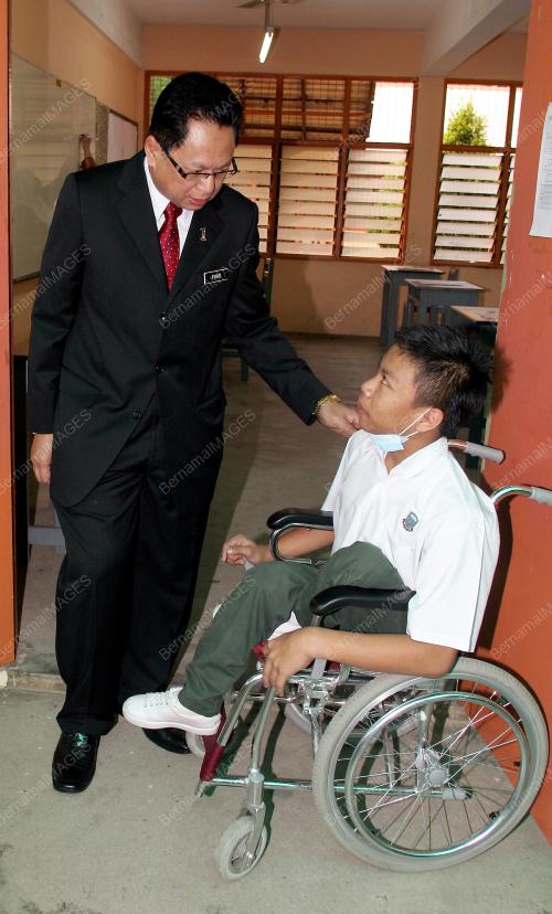 DR MOHD PUAD ZARKARSHI