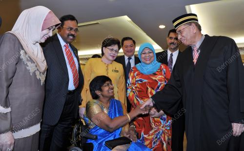 KL04_18112013_ANGKAT_SUMPAH