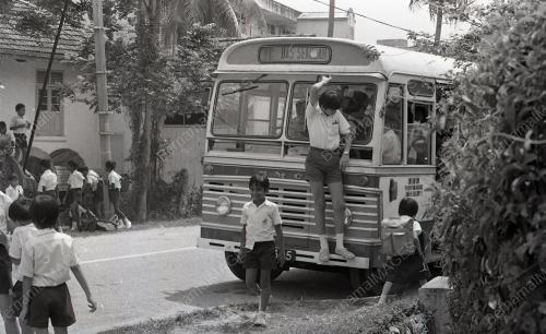 BAS SEKOLAH