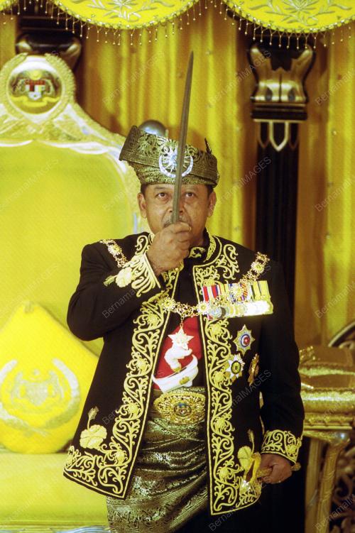 KL04_19022016_AGONG_KERIS