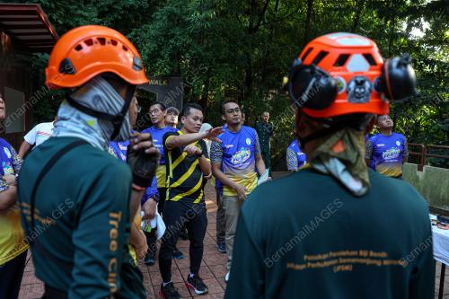NIK NAZMI NIK AHMAD
