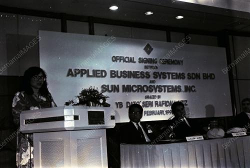 DATUK SERI RAFIDAH AZIZ