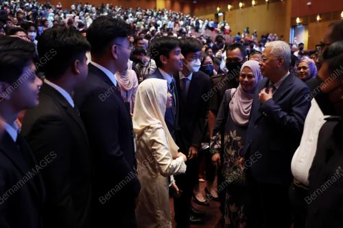 DATUK SERI ISMAIL SABRI YAAKOB
