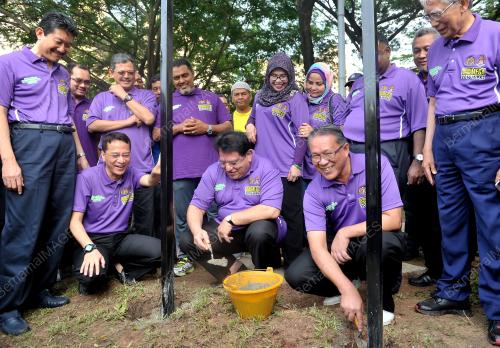 KL04_20112016_GOTONG_ROYONG