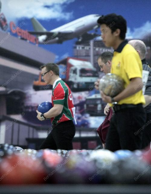 KL04_21022011_BOWLING