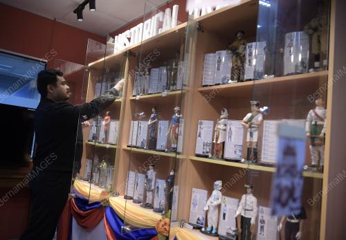 KOLEKSI FIGURA TEMPATAN
