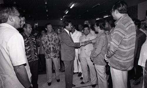 DR. MAHATHIR MOHAMAD